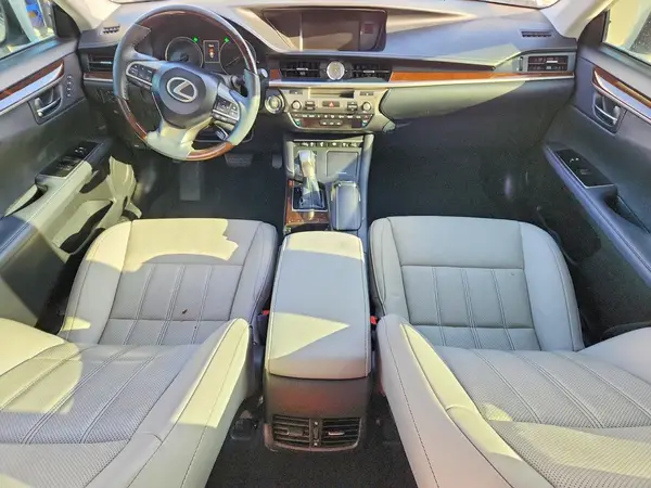 58ABK1GG1HU073558 2017 LEXUS ES - Image 8