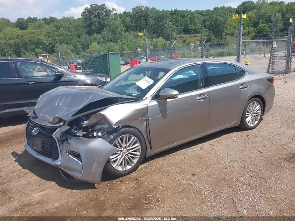 58ABK1GG1HU073687 2017 LEXUS ES - Image 2