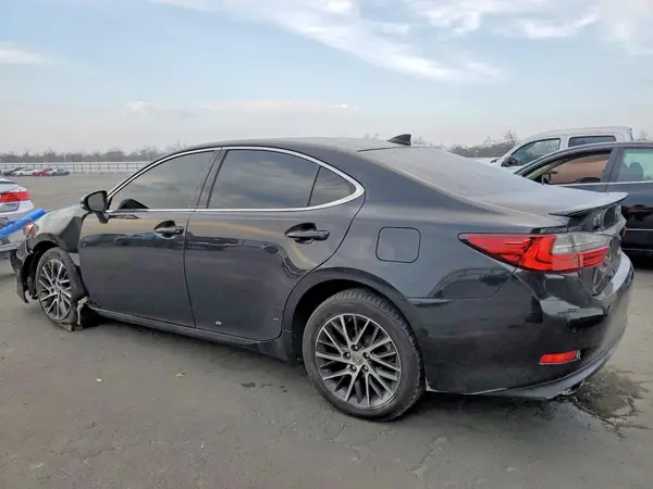 58ABK1GG1HU078923 2017 LEXUS ES - Image 2