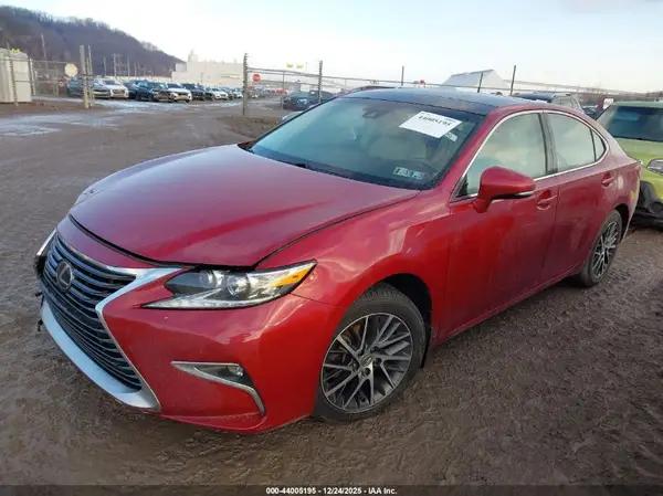 58ABK1GG1HU079117 2017 LEXUS ES - Image 2