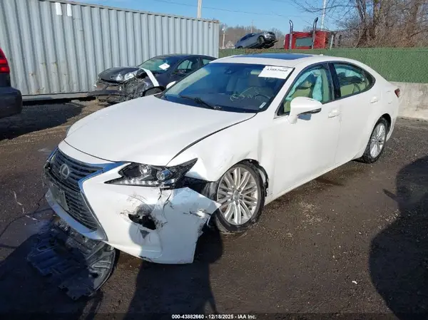 58ABK1GG1JU080578 2018 LEXUS ES - Image 2