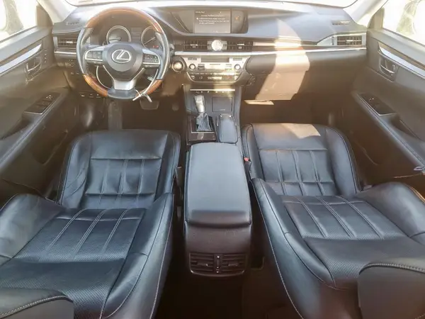 58ABK1GG1JU081990 2018 LEXUS ES - Image 8