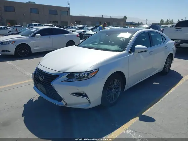 58ABK1GG1JU085294 2018 LEXUS ES - Image 2