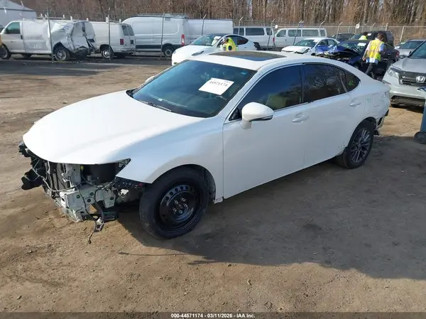 58ABK1GG1JU086719 2018 LEXUS ES - Image 2