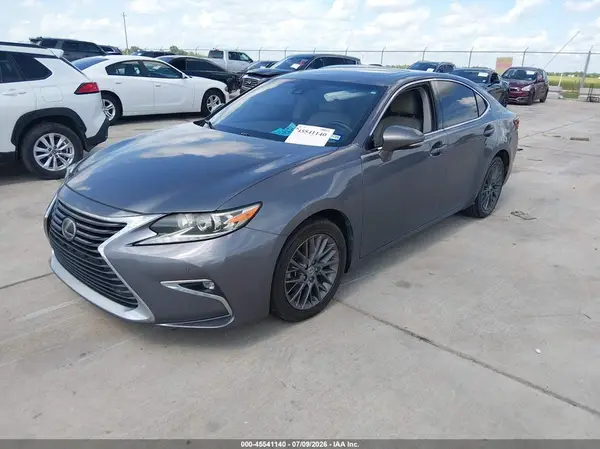 58ABK1GG1JU088051 2018 LEXUS ES - Image 2