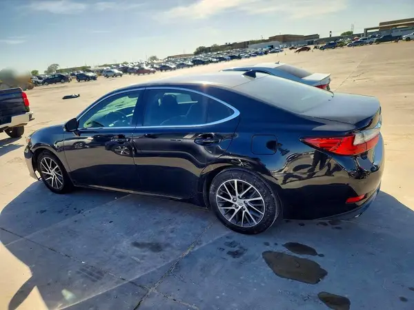 58ABK1GG1JU092682 2018 LEXUS ES - Image 2