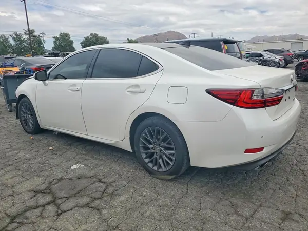 58ABK1GG1JU092942 2018 LEXUS ES - Image 2