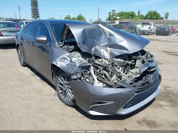 58ABK1GG1JU093377 2018 LEXUS ES - Image 1