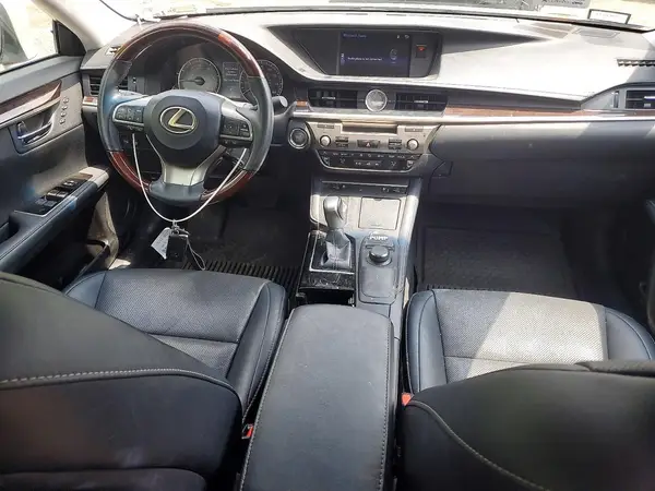 58ABK1GG1JU100652 2018 LEXUS ES - Image 8