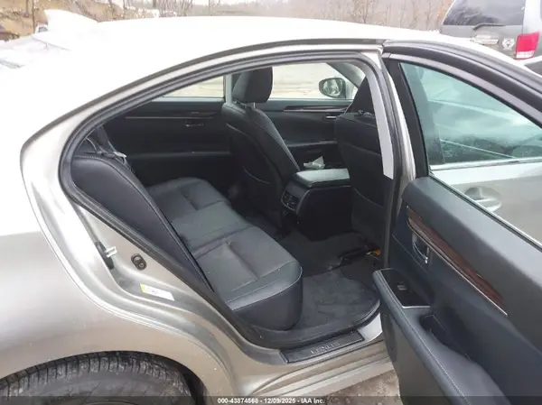 58ABK1GG1JU102269 2018 LEXUS ES - Image 8