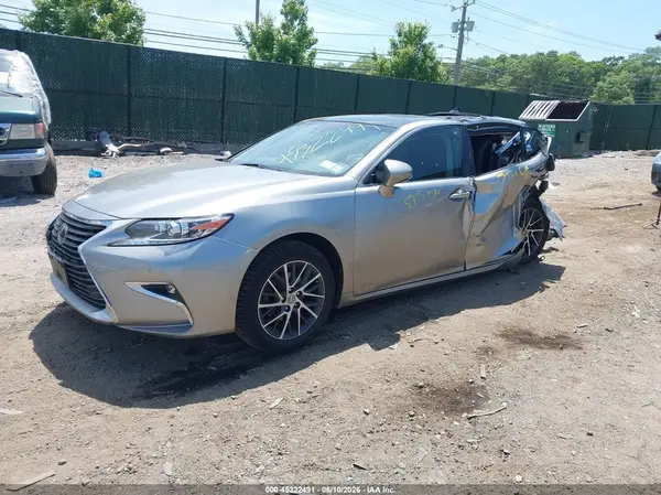 58ABK1GG1JU104121 2018 LEXUS ES - Image 2