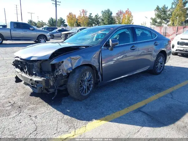 58ABK1GG1JU104734 2018 LEXUS ES - Image 2