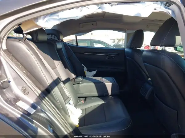 58ABK1GG1JU104734 2018 LEXUS ES - Image 8