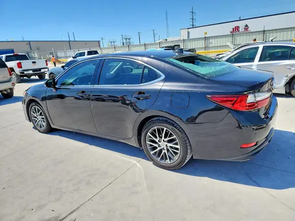 58ABK1GG1JU105463 2018 LEXUS ES - Image 2