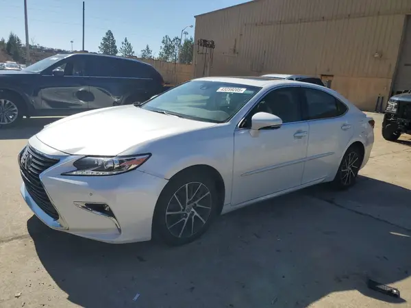 58ABK1GG1JU105673 2018 LEXUS ES - Image 1
