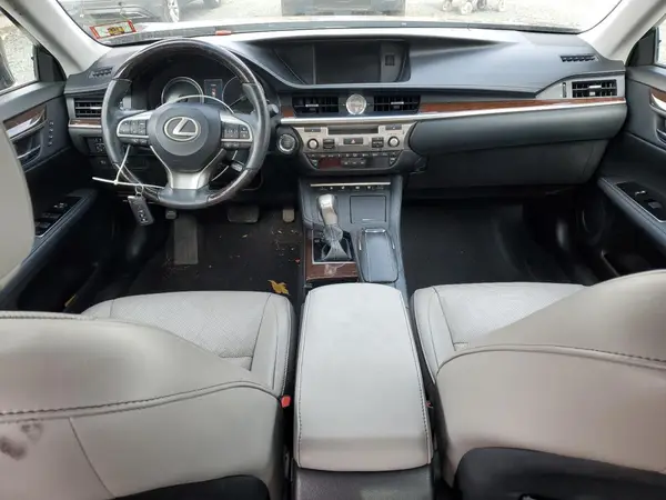58ABK1GG1JU105897 2018 LEXUS ES - Image 8