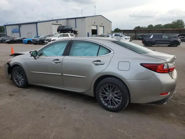 58ABK1GG1JU109223 2018 LEXUS ES - Image 2