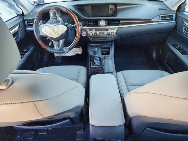 58ABK1GG1JU110484 2018 LEXUS ES - Image 8