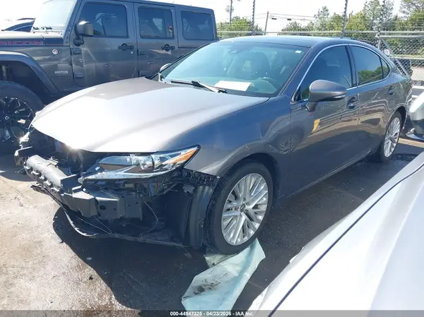58ABK1GG1JU112249 2018 LEXUS ES - Image 2