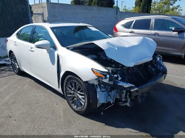 58ABK1GG1JU116186 2018 LEXUS ES - Image 1