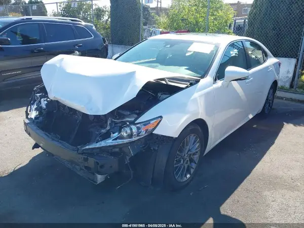 58ABK1GG1JU116186 2018 LEXUS ES - Image 2