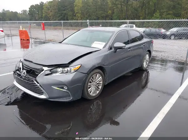 58ABK1GG2GU003808 2016 LEXUS ES - Image 2