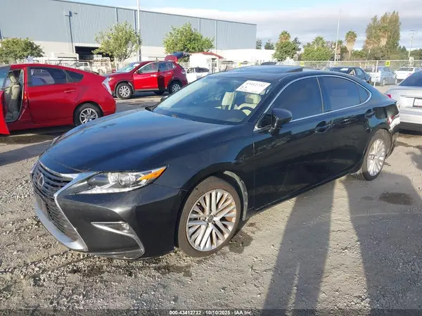 58ABK1GG2GU004828 2016 LEXUS ES - Image 2