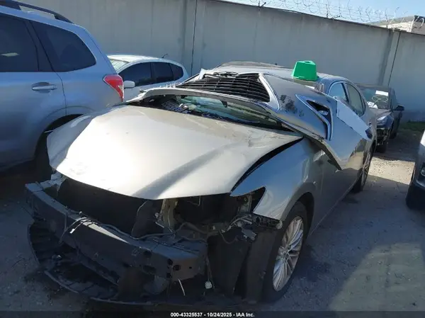 58ABK1GG2GU007227 2016 LEXUS ES - Image 2