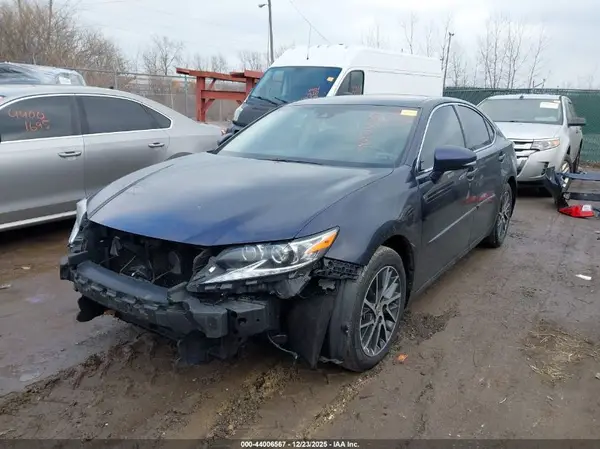 58ABK1GG2GU008006 2016 LEXUS ES - Image 2