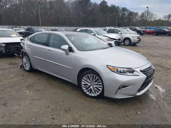 58ABK1GG2GU010970 2016 LEXUS ES - Image 1