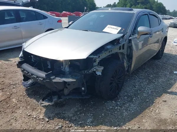 58ABK1GG2GU012993 2016 LEXUS ES - Image 2