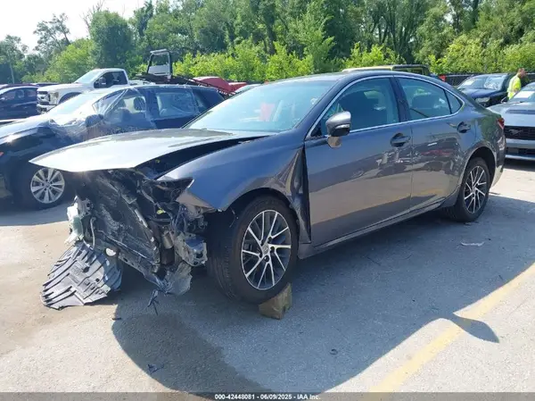 58ABK1GG2GU017529 2016 LEXUS ES - Image 2