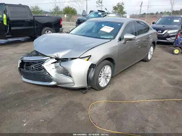 58ABK1GG2GU021029 2016 LEXUS ES - Image 2