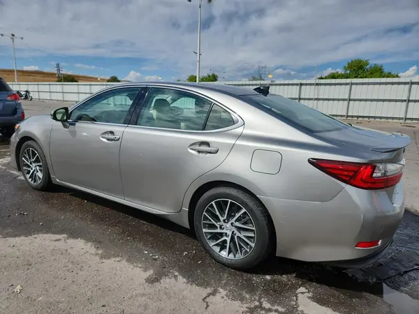 58ABK1GG2GU024819 2016 LEXUS ES - Image 2
