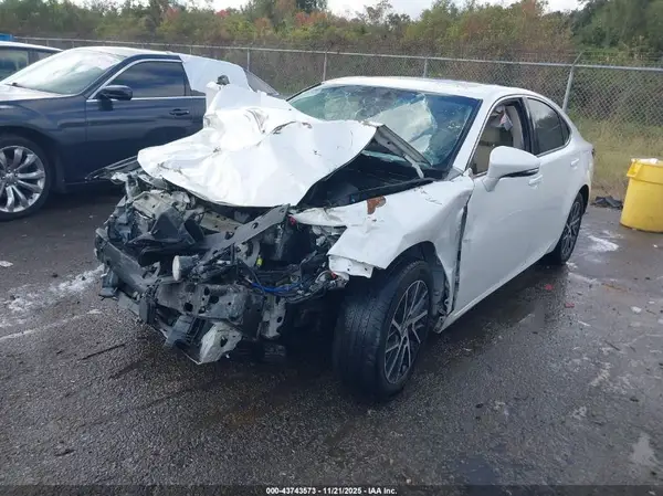 58ABK1GG2GU025727 2016 LEXUS ES - Image 2