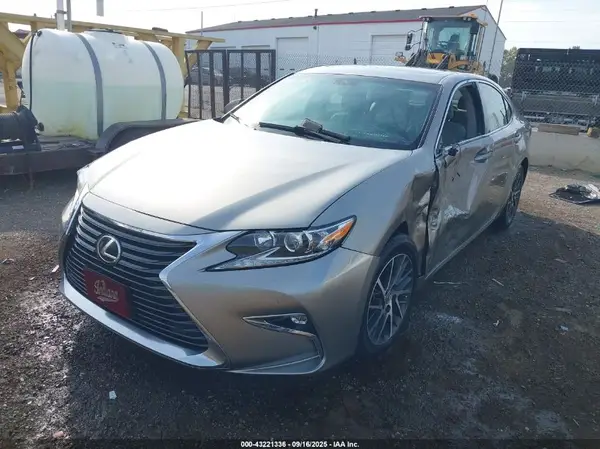 58ABK1GG2GU030670 2016 LEXUS ES - Image 2