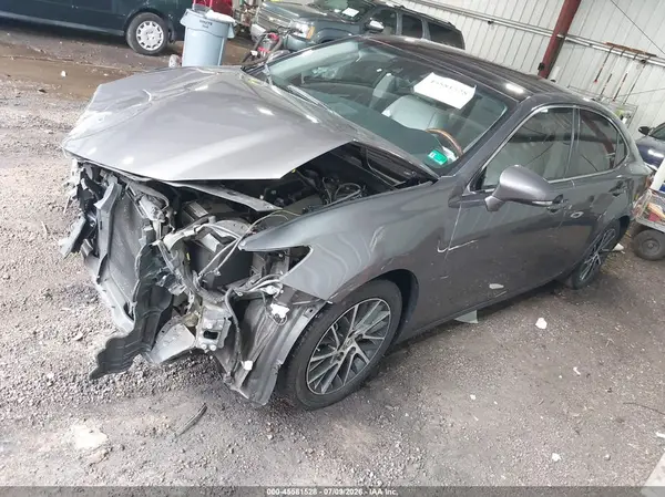 58ABK1GG2GU030877 2016 LEXUS ES - Image 2