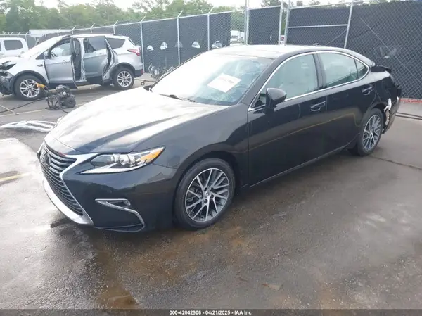 58ABK1GG2HU038088 2017 LEXUS ES - Image 2