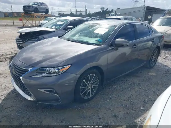 58ABK1GG2HU038222 2017 LEXUS ES - Image 2