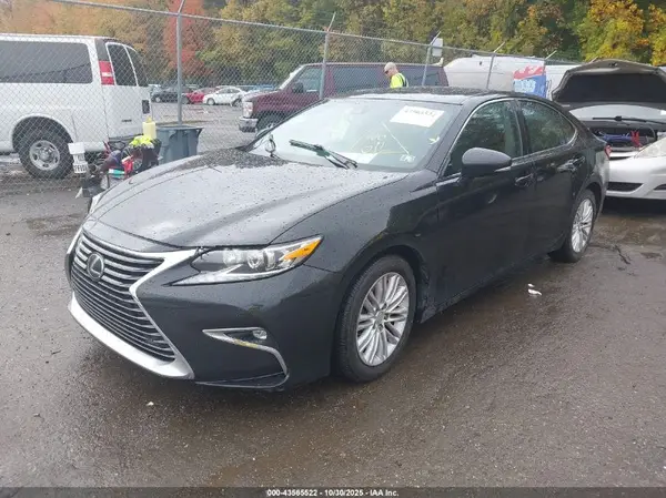 58ABK1GG2HU041671 2017 LEXUS ES - Image 2