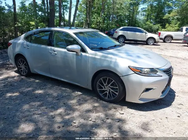 58ABK1GG2HU043646 2017 LEXUS ES - Image 1