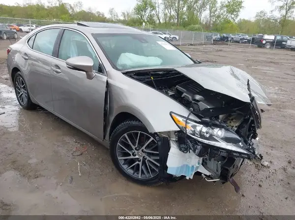 58ABK1GG2HU043775 2017 LEXUS ES - Image 1