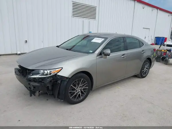 58ABK1GG2HU049138 2017 LEXUS ES - Image 2