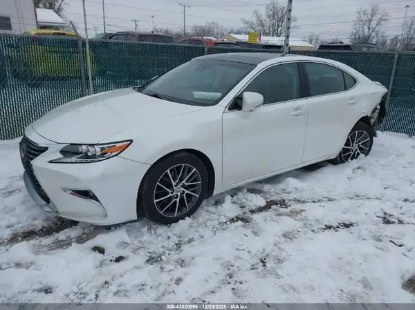 58ABK1GG2HU050077 2017 LEXUS ES - Image 2