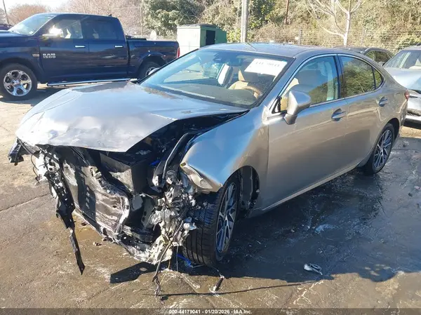 58ABK1GG2HU051066 2017 LEXUS ES - Image 2