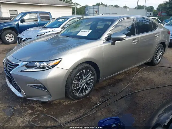 58ABK1GG2HU052119 2017 LEXUS ES - Image 2
