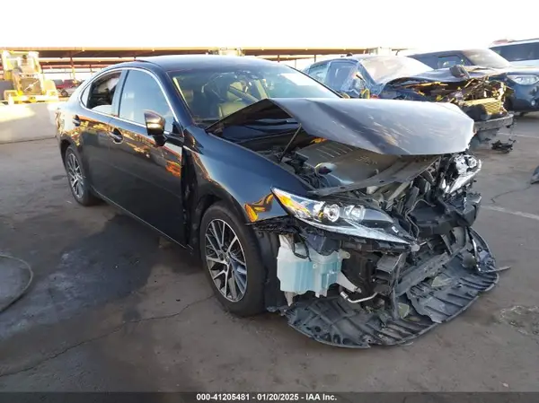 58ABK1GG2HU052282 2017 LEXUS ES - Image 1