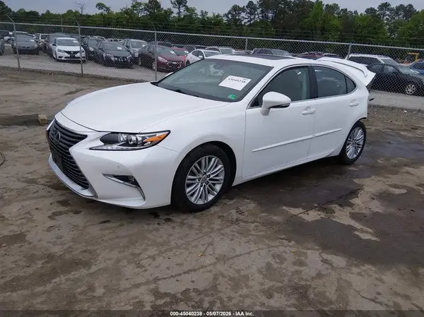 58ABK1GG2HU053612 2017 LEXUS ES - Image 2