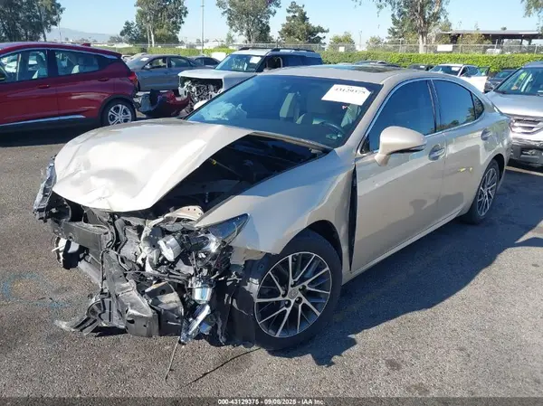 58ABK1GG2HU056252 2017 LEXUS ES - Image 2