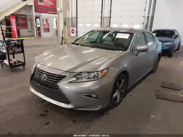 58ABK1GG2HU060379 2017 LEXUS ES - Image 2